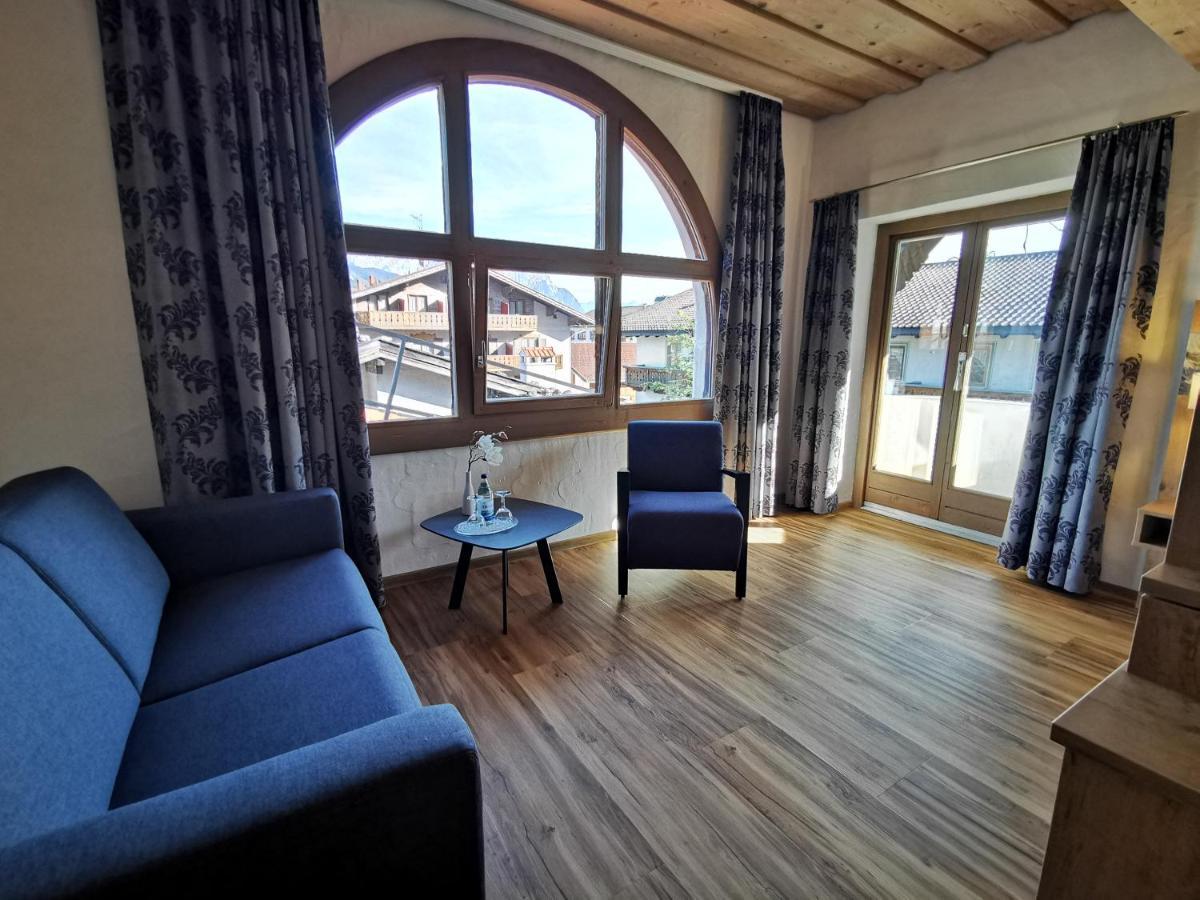 Gasthof & Hotel Zur Post Wallgau Exterior photo