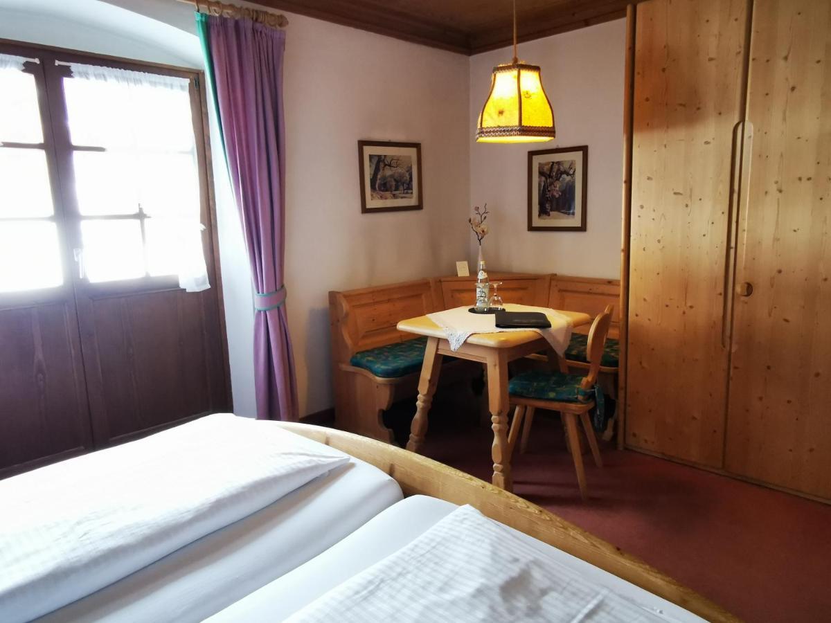 Gasthof & Hotel Zur Post Wallgau Exterior photo